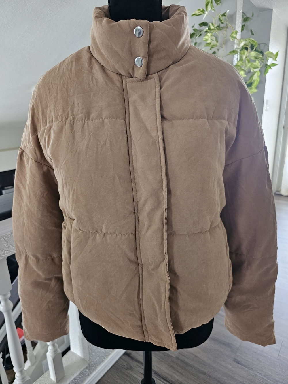 NWT Ci Sono Cropped Boxy Puffer Jacket in Taupe